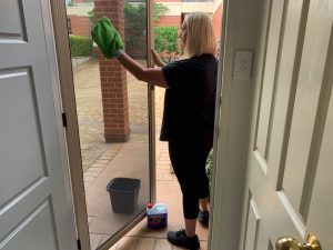 CLEANING SCREEN DOOR